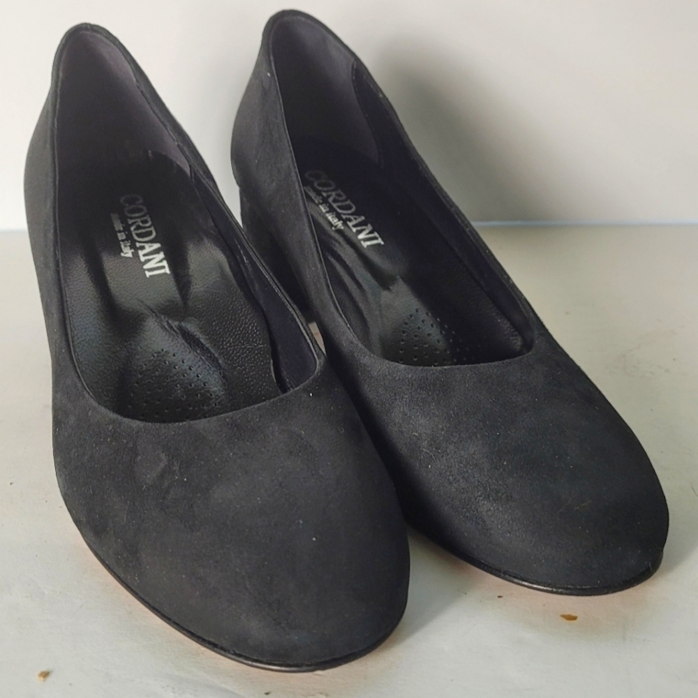 Cordani made in Italy Suede Pumps size 38